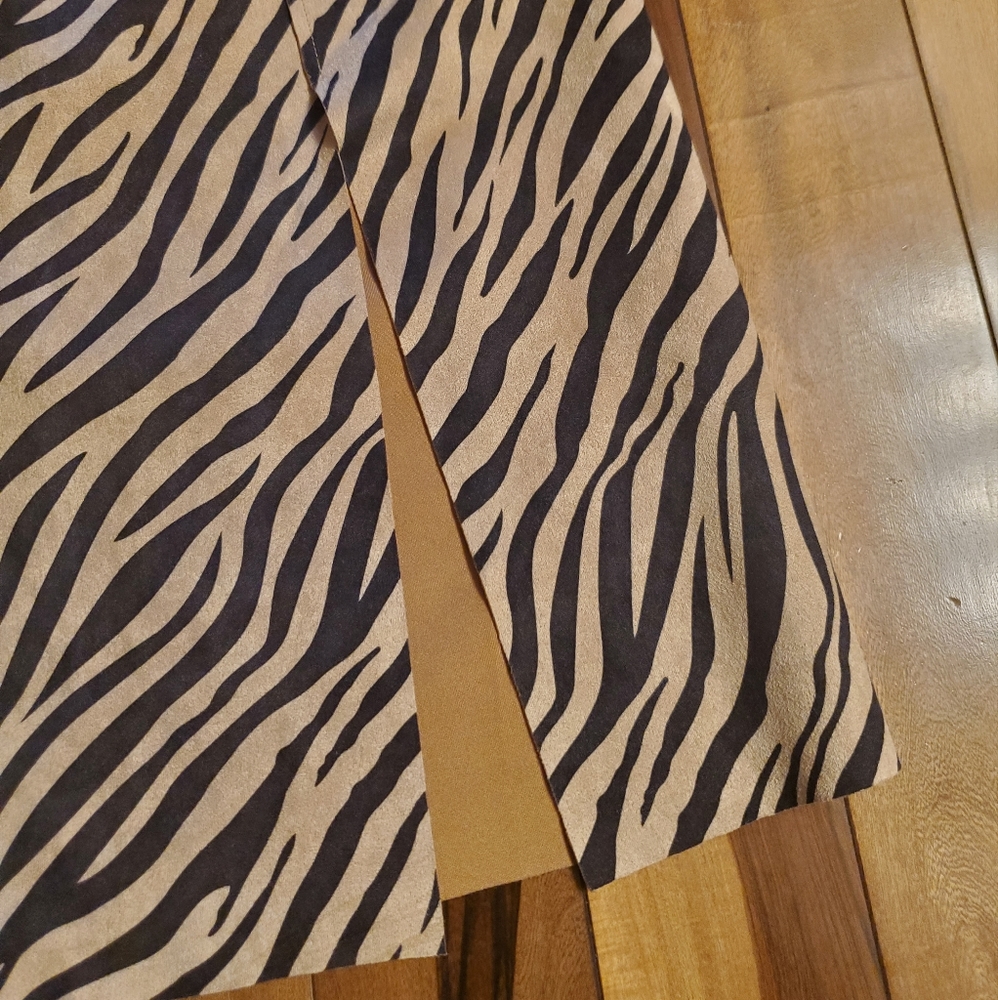 ⭐️🆕️Alice Blue Animal Print Skirt Size S - Picture 2 of 4